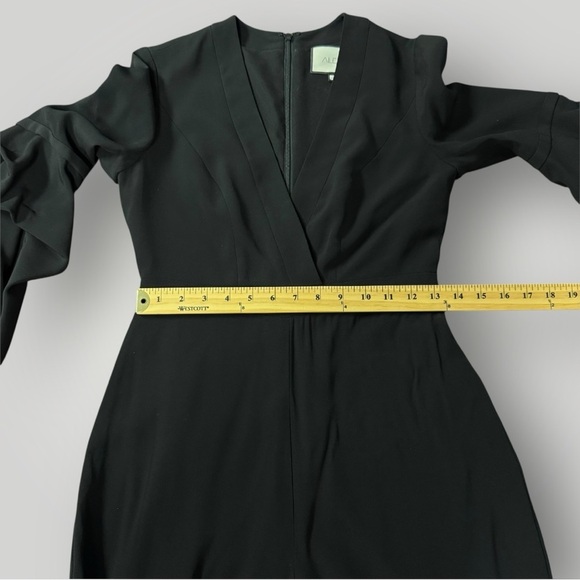 Alexis Black V-Neck Maximila Ruched-Sleeves Skinny-Leg Crepe Jumpsuit Size Small - Picture 12 of 12